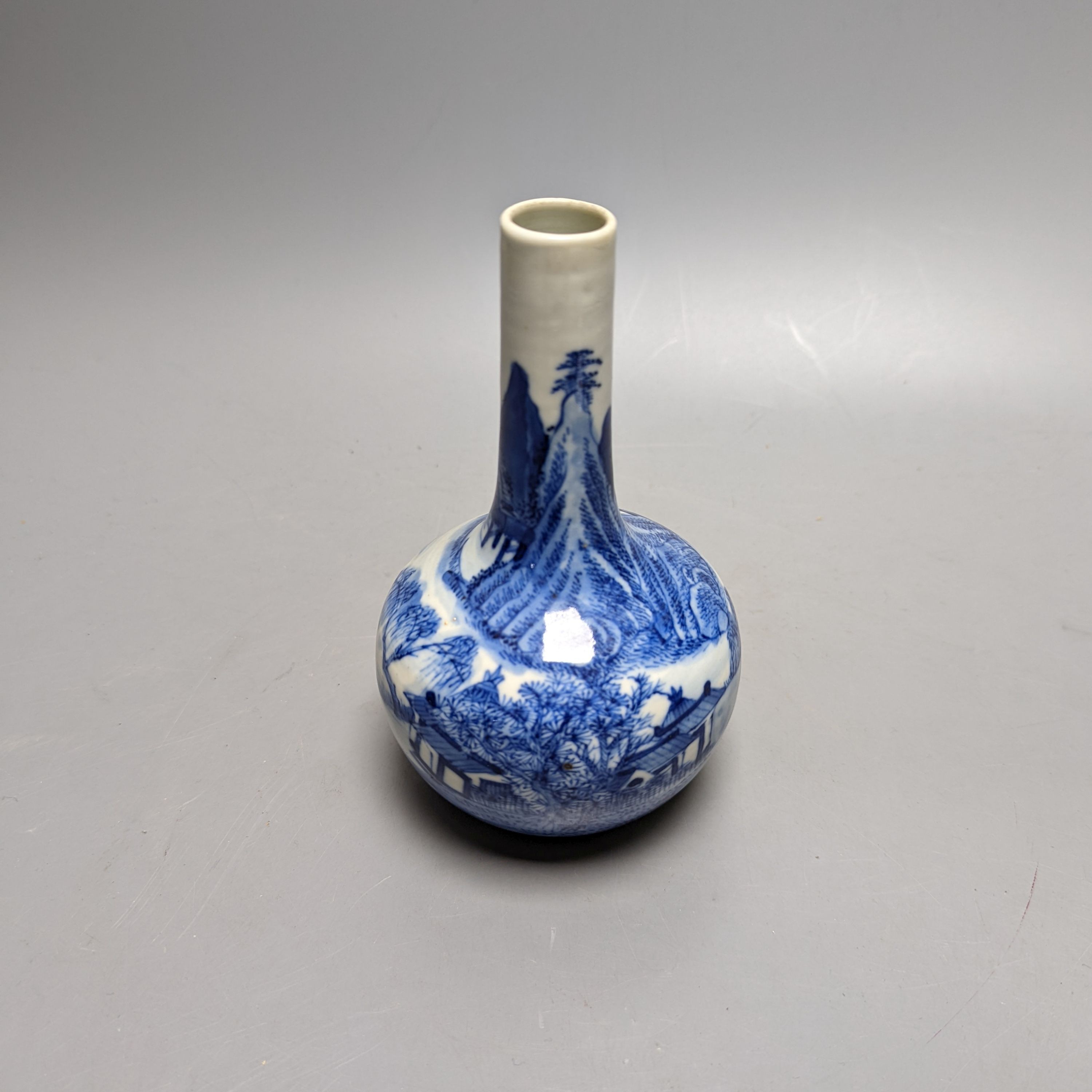 Chinese blue and white bottle vase 16cm